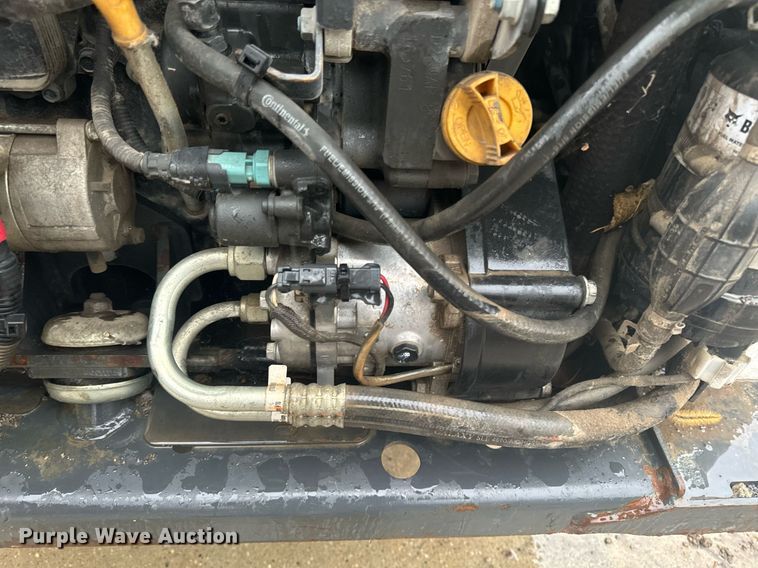 image for item EG6993 2019 Bobcat S650 skid steer loader