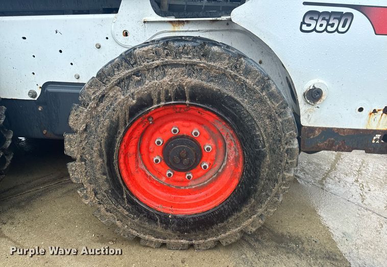 image for item EG6993 2019 Bobcat S650 skid steer loader