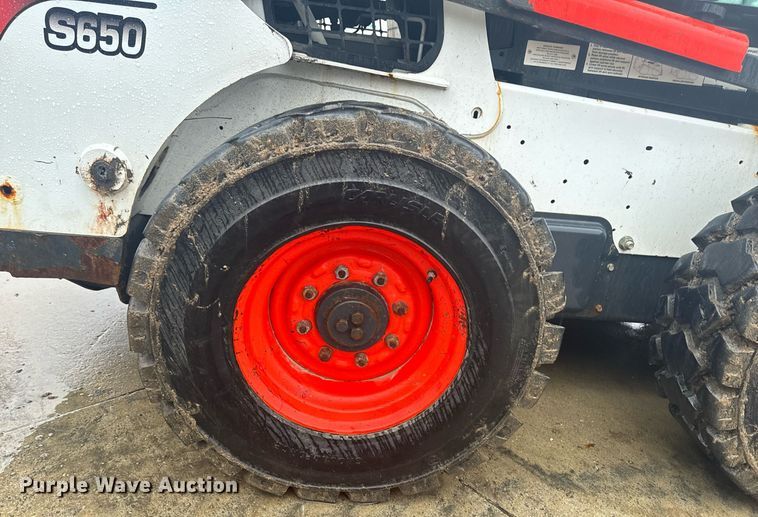 image for item EG6993 2019 Bobcat S650 skid steer loader