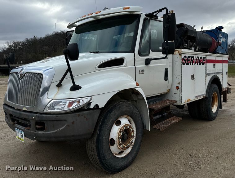 image for item EG7007 2007 International 4300 SBA utility / service truck