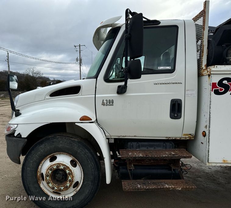 image for item EG7007 2007 International 4300 SBA utility / service truck
