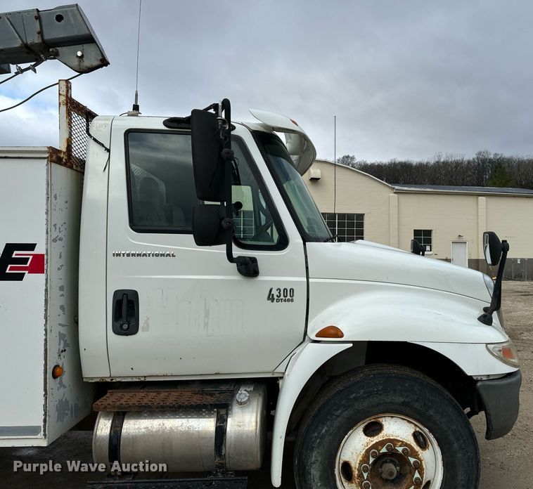 image for item EG7007 2007 International 4300 SBA utility / service truck