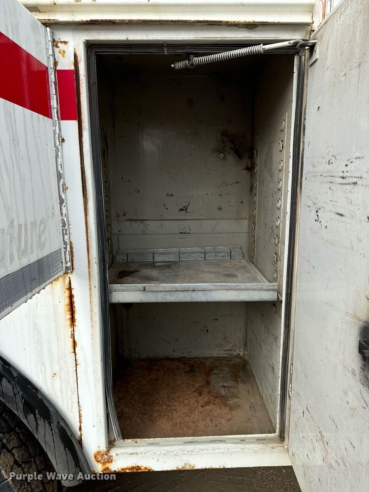 image for item EG7007 2007 International 4300 SBA utility / service truck