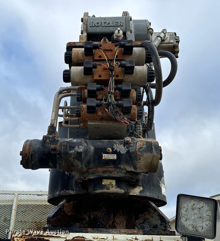 image for item EG7007 2007 International 4300 SBA utility / service truck