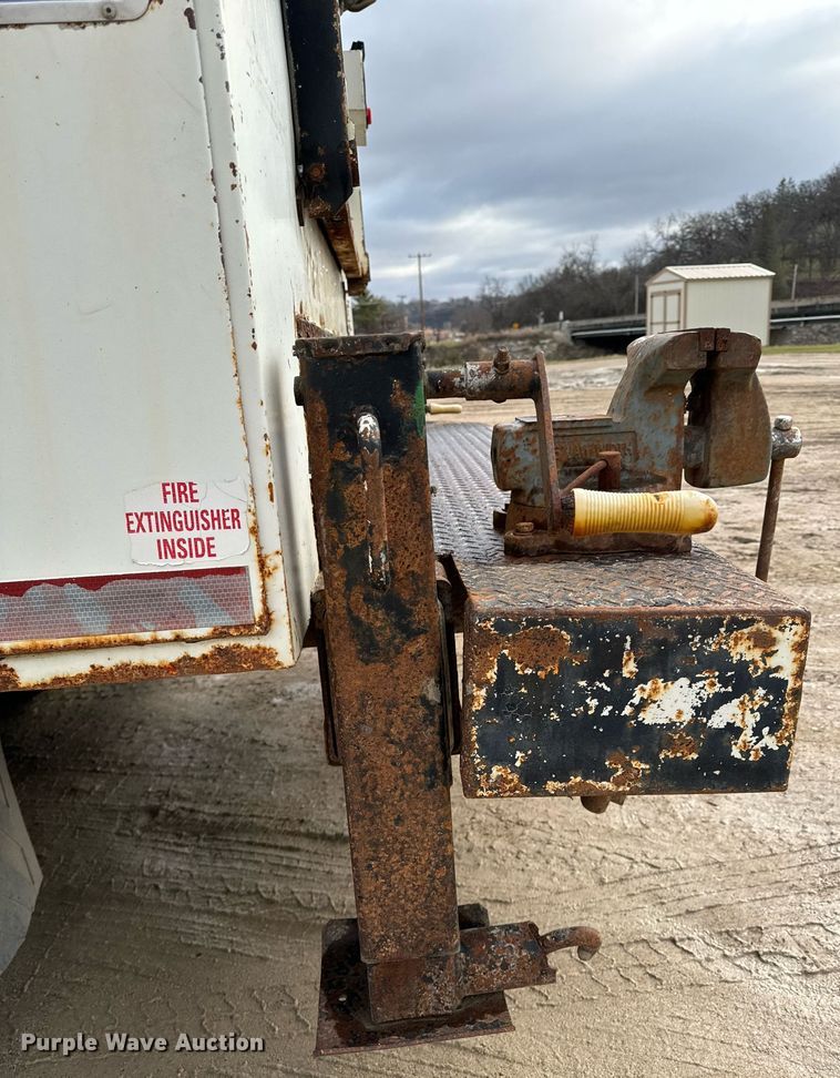 image for item EG7007 2007 International 4300 SBA utility / service truck