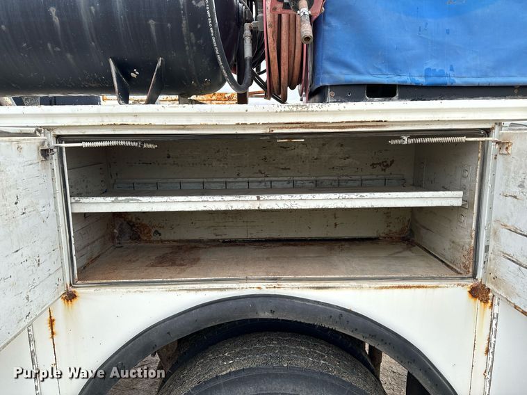 image for item EG7007 2007 International 4300 SBA utility / service truck