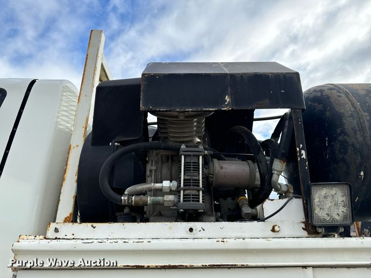 image for item EG7007 2007 International 4300 SBA utility / service truck