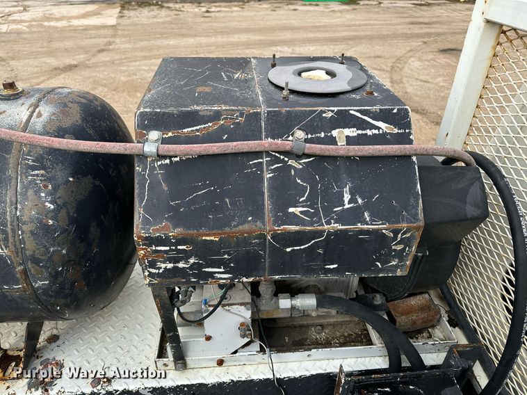 image for item EG7007 2007 International 4300 SBA utility / service truck