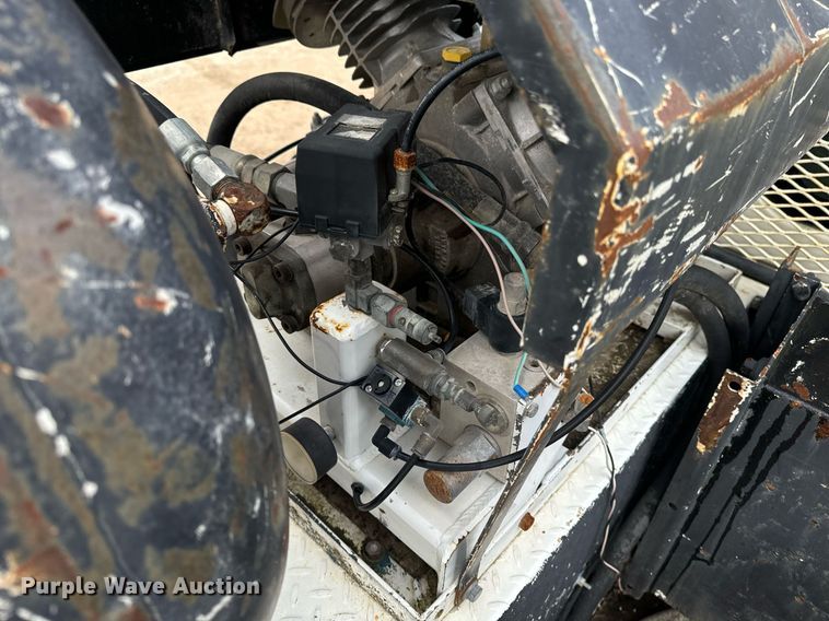 image for item EG7007 2007 International 4300 SBA utility / service truck