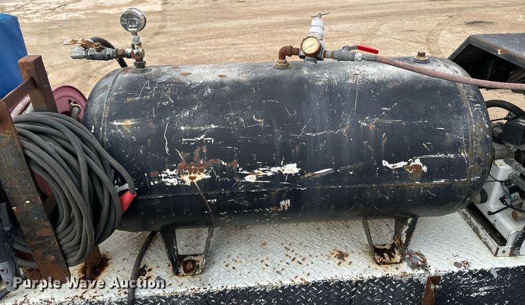 image for item EG7007 2007 International 4300 SBA utility / service truck