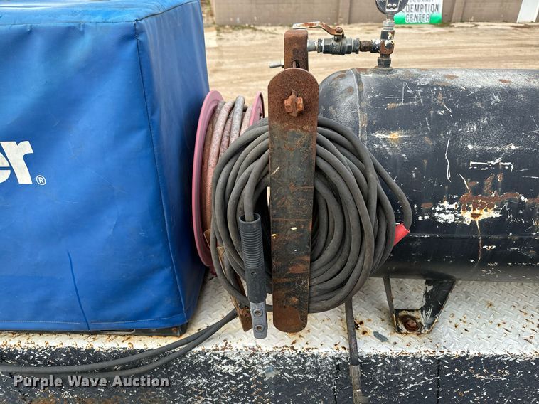 image for item EG7007 2007 International 4300 SBA utility / service truck