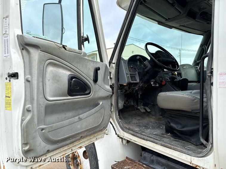 image for item EG7007 2007 International 4300 SBA utility / service truck