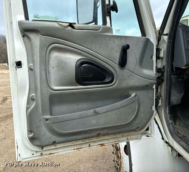 image for item EG7007 2007 International 4300 SBA utility / service truck