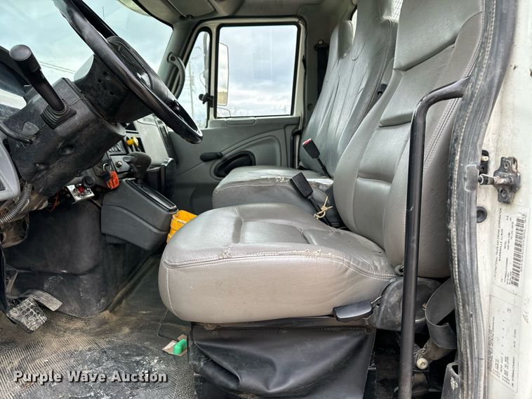 image for item EG7007 2007 International 4300 SBA utility / service truck