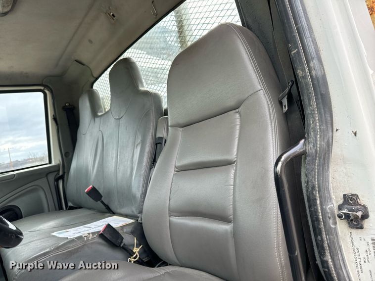 image for item EG7007 2007 International 4300 SBA utility / service truck