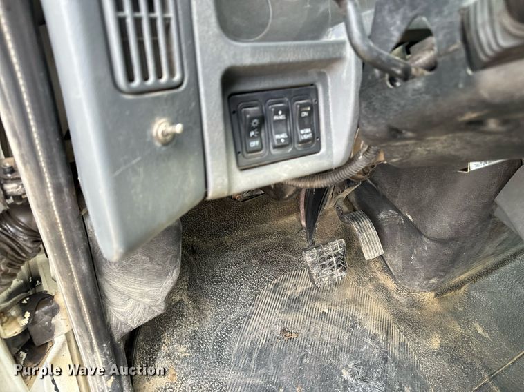 image for item EG7007 2007 International 4300 SBA utility / service truck