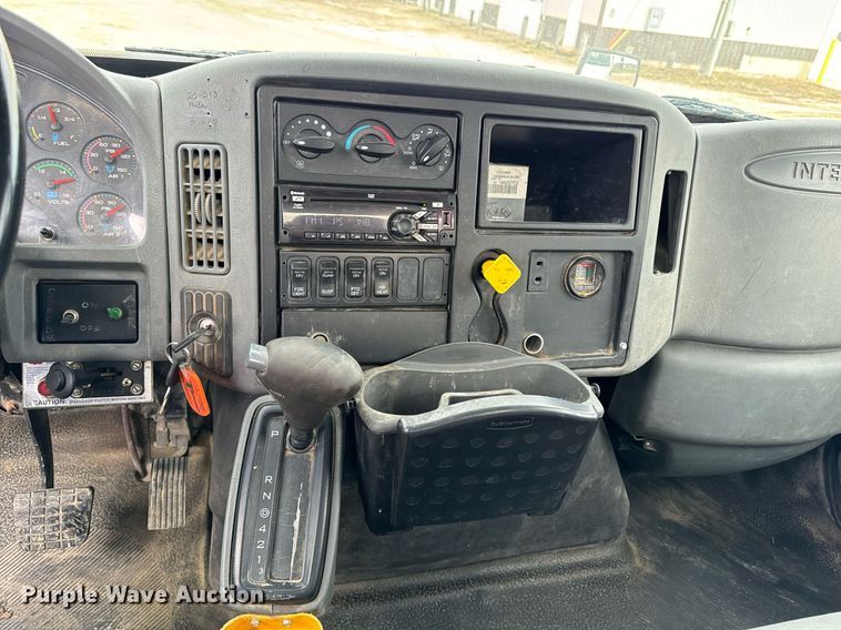 image for item EG7007 2007 International 4300 SBA utility / service truck