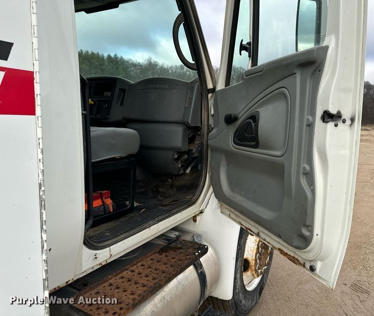 image for item EG7007 2007 International 4300 SBA utility / service truck