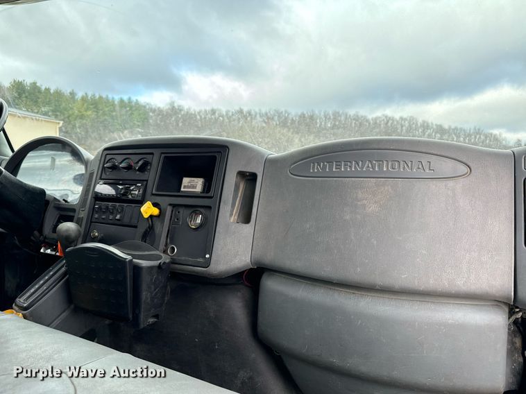 image for item EG7007 2007 International 4300 SBA utility / service truck