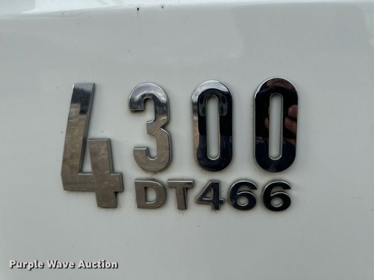 image for item EG7007 2007 International 4300 SBA utility / service truck