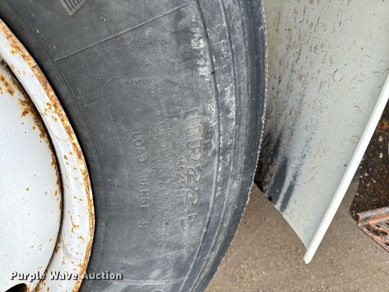 image for item EG7007 2007 International 4300 SBA utility / service truck