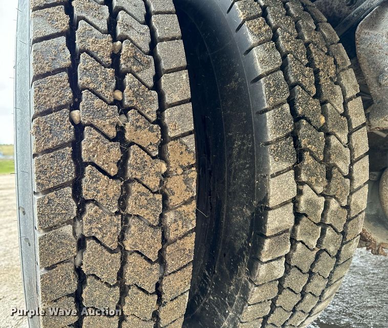 image for item EG7007 2007 International 4300 SBA utility / service truck