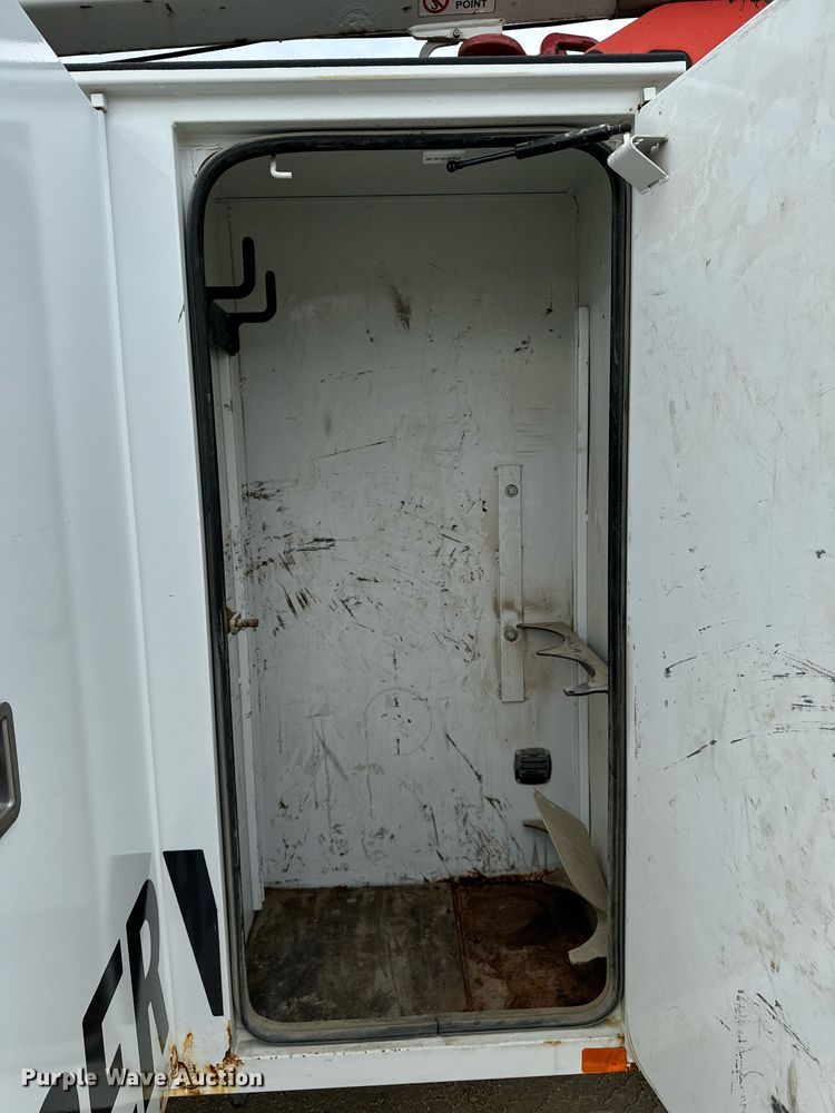 image for item EG7008 2017 Ford F550 Super Duty XL SuperCab utility / service truck