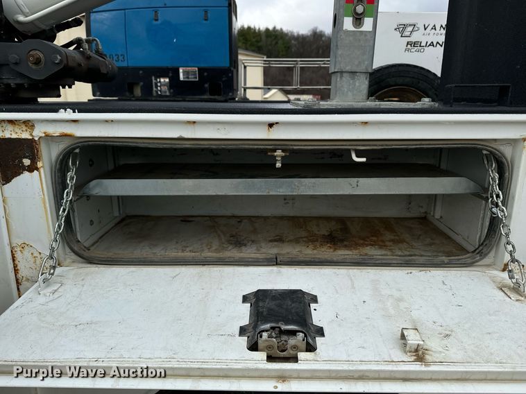 image for item EG7008 2017 Ford F550 Super Duty XL SuperCab utility / service truck