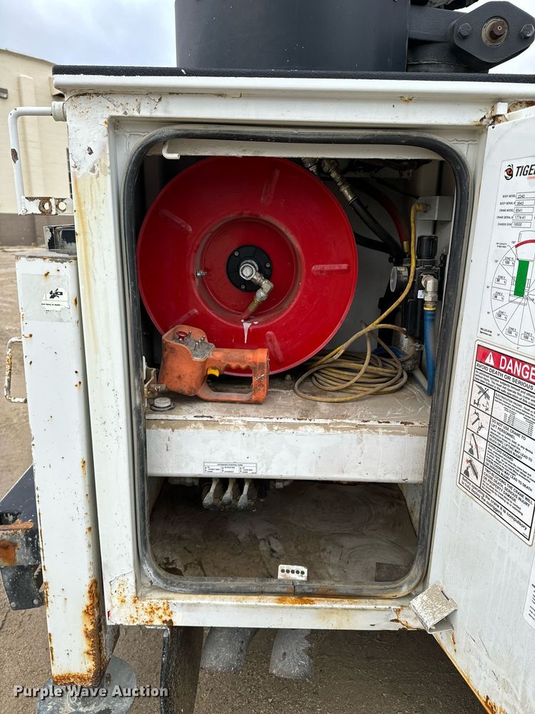 image for item EG7008 2017 Ford F550 Super Duty XL SuperCab utility / service truck