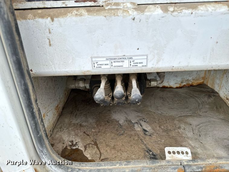 image for item EG7008 2017 Ford F550 Super Duty XL SuperCab utility / service truck