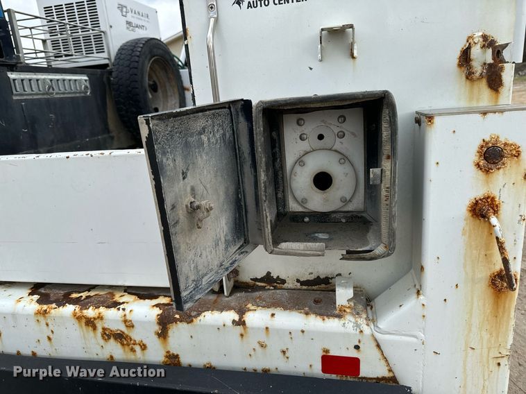 image for item EG7008 2017 Ford F550 Super Duty XL SuperCab utility / service truck