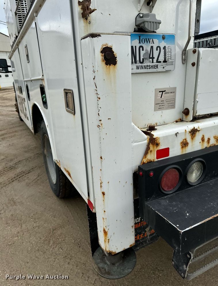 image for item EG7008 2017 Ford F550 Super Duty XL SuperCab utility / service truck