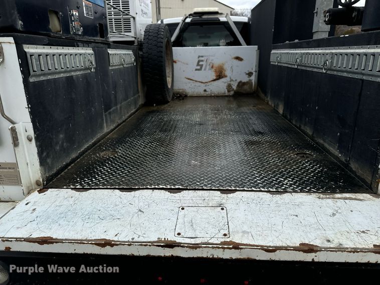 image for item EG7008 2017 Ford F550 Super Duty XL SuperCab utility / service truck