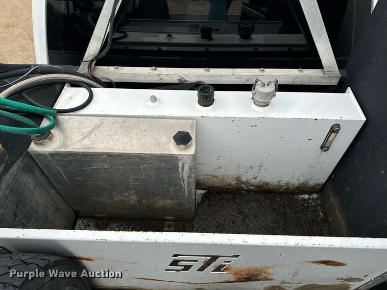 image for item EG7008 2017 Ford F550 Super Duty XL SuperCab utility / service truck