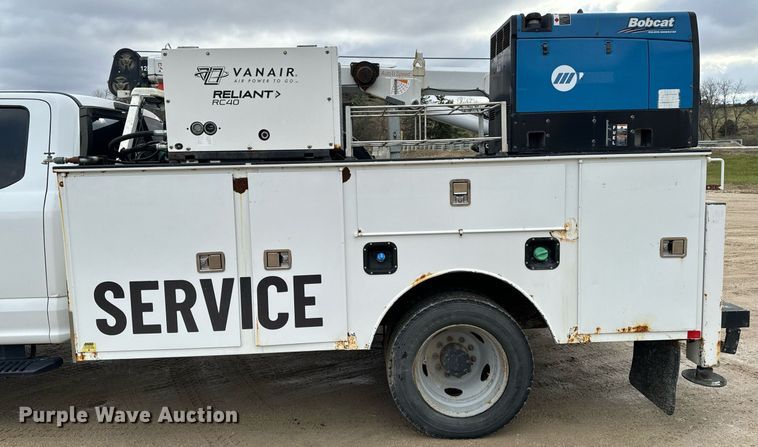 image for item EG7008 2017 Ford F550 Super Duty XL SuperCab utility / service truck