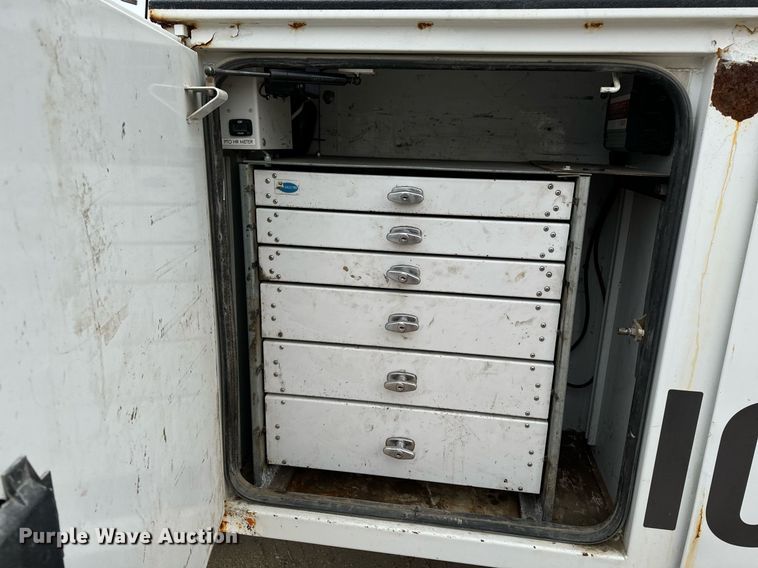 image for item EG7008 2017 Ford F550 Super Duty XL SuperCab utility / service truck