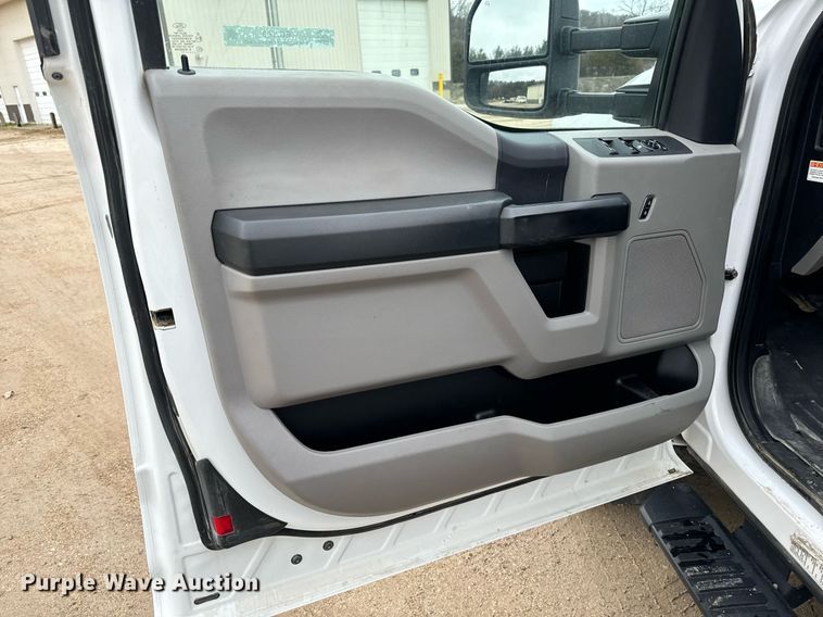 image for item EG7008 2017 Ford F550 Super Duty XL SuperCab utility / service truck