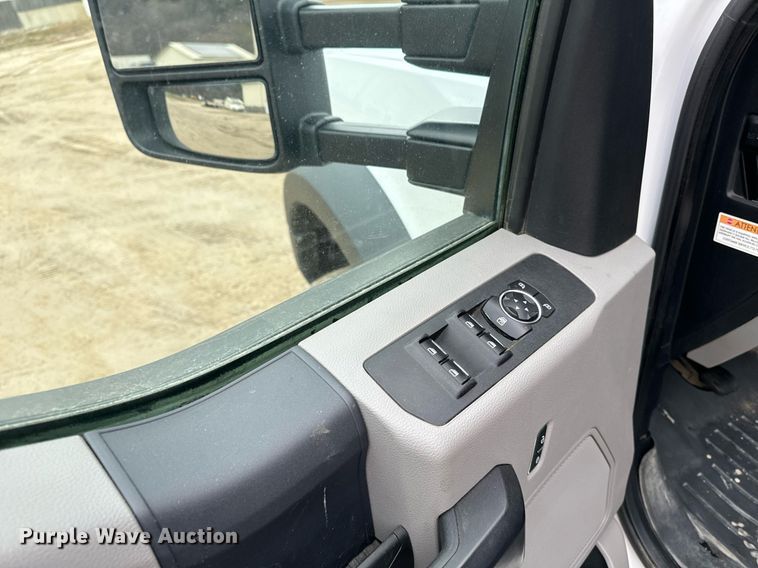 image for item EG7008 2017 Ford F550 Super Duty XL SuperCab utility / service truck