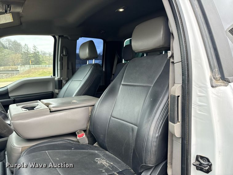 image for item EG7008 2017 Ford F550 Super Duty XL SuperCab utility / service truck