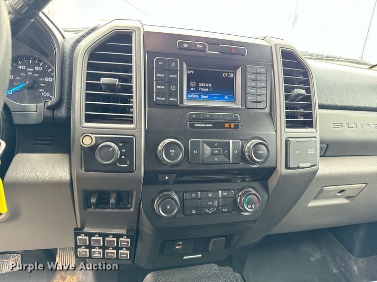 image for item EG7008 2017 Ford F550 Super Duty XL SuperCab utility / service truck