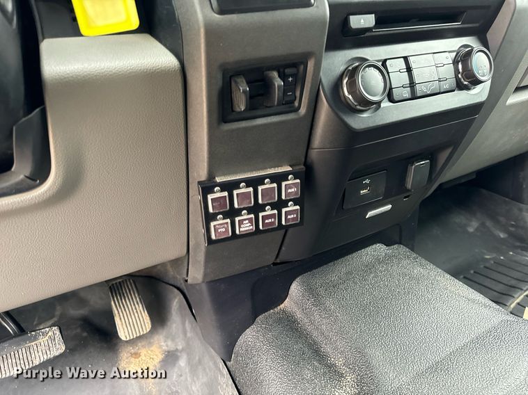 image for item EG7008 2017 Ford F550 Super Duty XL SuperCab utility / service truck