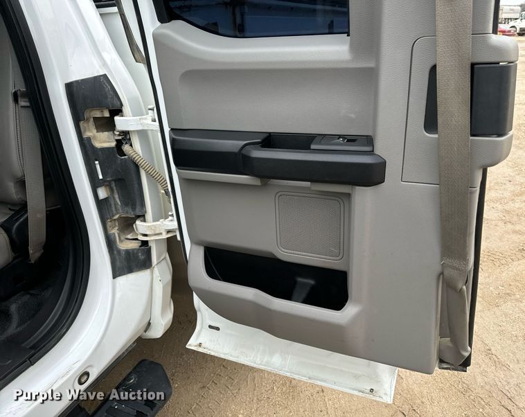 image for item EG7008 2017 Ford F550 Super Duty XL SuperCab utility / service truck