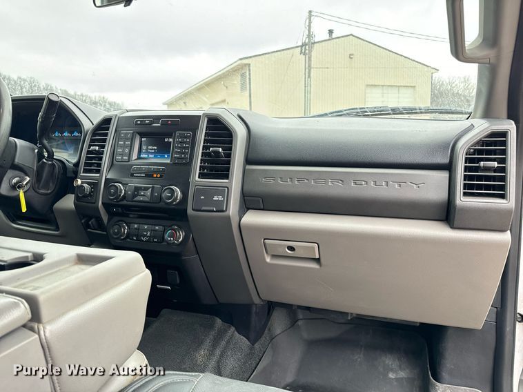 image for item EG7008 2017 Ford F550 Super Duty XL SuperCab utility / service truck