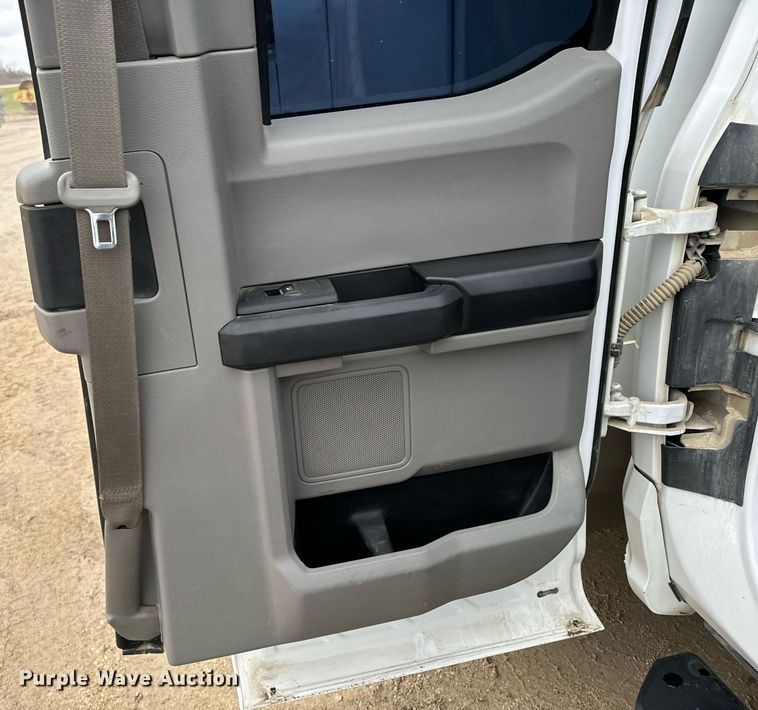 image for item EG7008 2017 Ford F550 Super Duty XL SuperCab utility / service truck