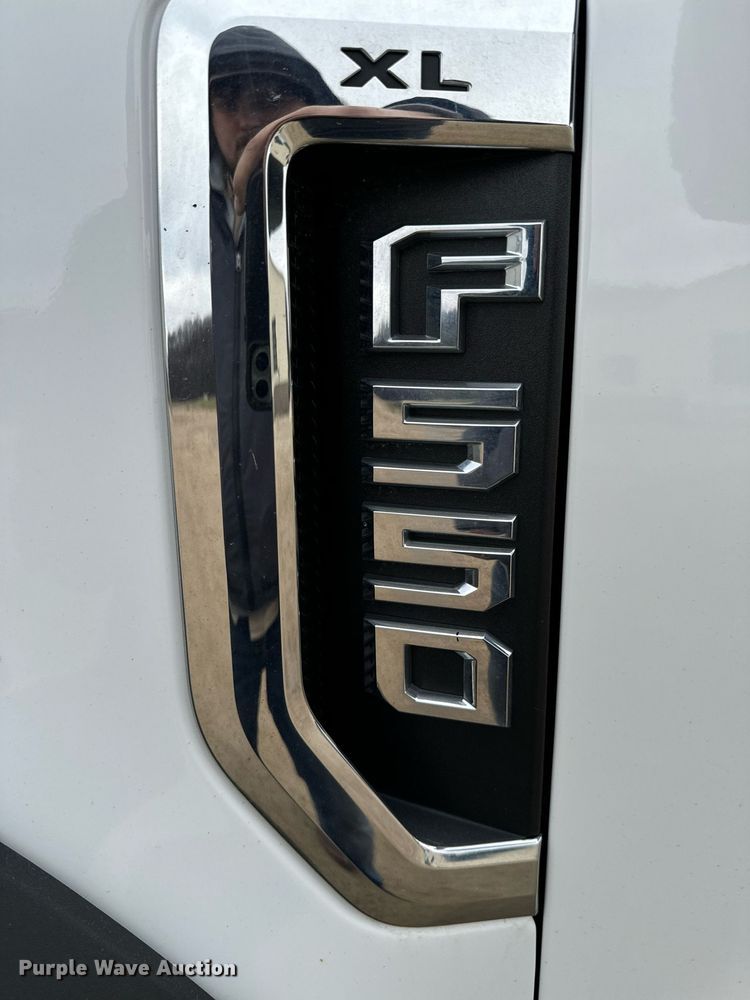 image for item EG7008 2017 Ford F550 Super Duty XL SuperCab utility / service truck