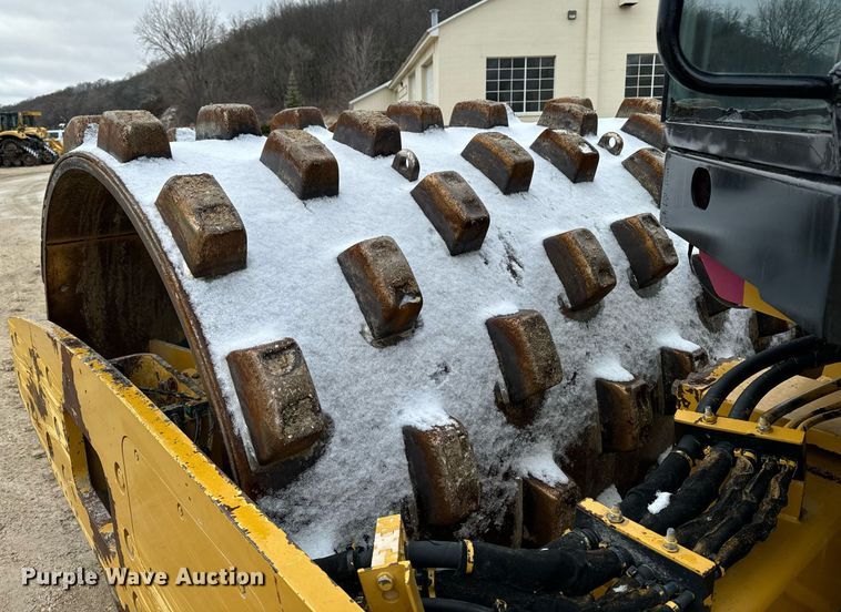 image for item EG7009 2010 Caterpillar CS56 single drum vibratory roller