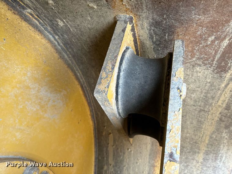 image for item EG7009 2010 Caterpillar CS56 single drum vibratory roller