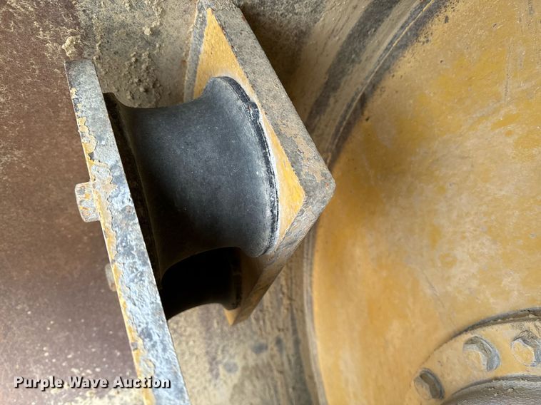 image for item EG7009 2010 Caterpillar CS56 single drum vibratory roller