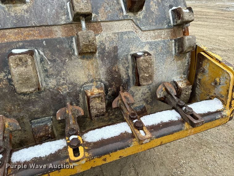 image for item EG7009 2010 Caterpillar CS56 single drum vibratory roller