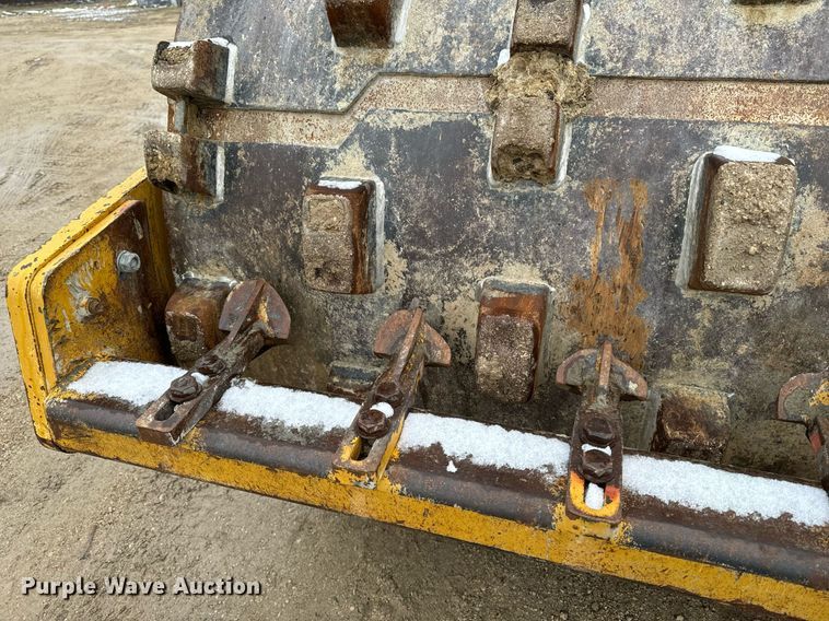 image for item EG7009 2010 Caterpillar CS56 single drum vibratory roller